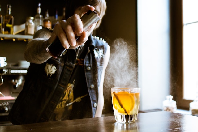 Bartenders spraying on  cocktail drink 
